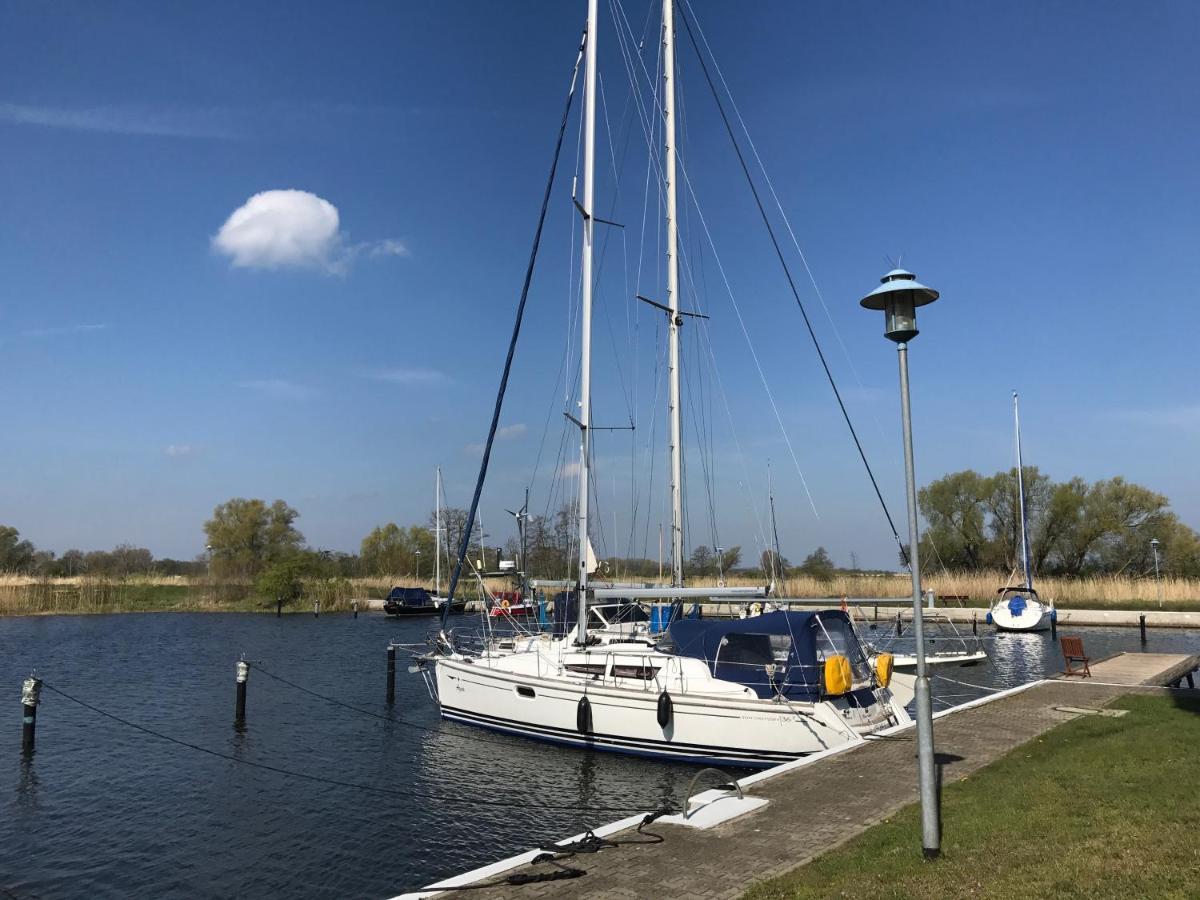 Blick Auf Yachthafen An Der Ostsee Ueckermünde Екстериор снимка