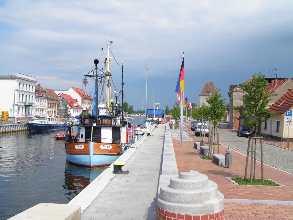 Blick Auf Yachthafen An Der Ostsee Ueckermünde Екстериор снимка